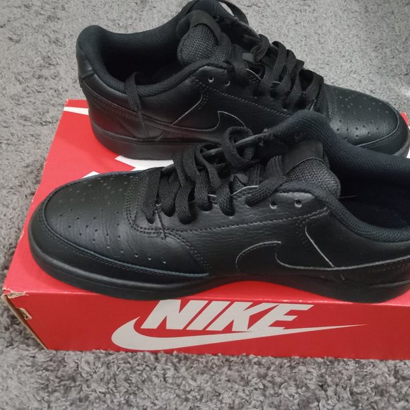 Black Air Force 1  size 8 - Picture 3 of 7